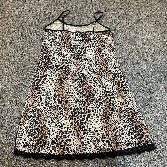 BOUTIQUE Size M Leopard Cheetah Stretchy Silky Slip Black Lace Pinup - Picture 5 of 7